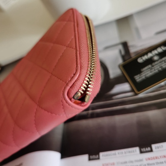 Chanel Zipper Long Wallet Valentine Limited Edition - Picture 4 of 7